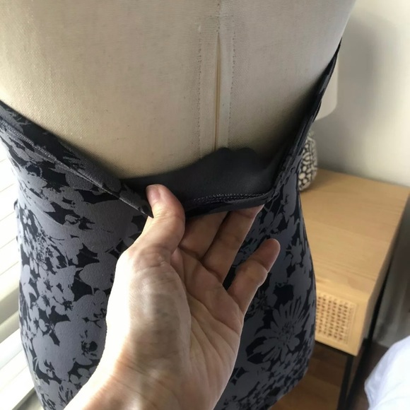Lululemon All You Do Tank Floral Black / Grey Size 2 - Picture 3 of 6